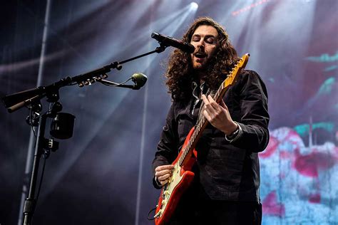 Hozier's Warsaw Serenade: A Night of Soulful Melodies and Unexpected Revelations!